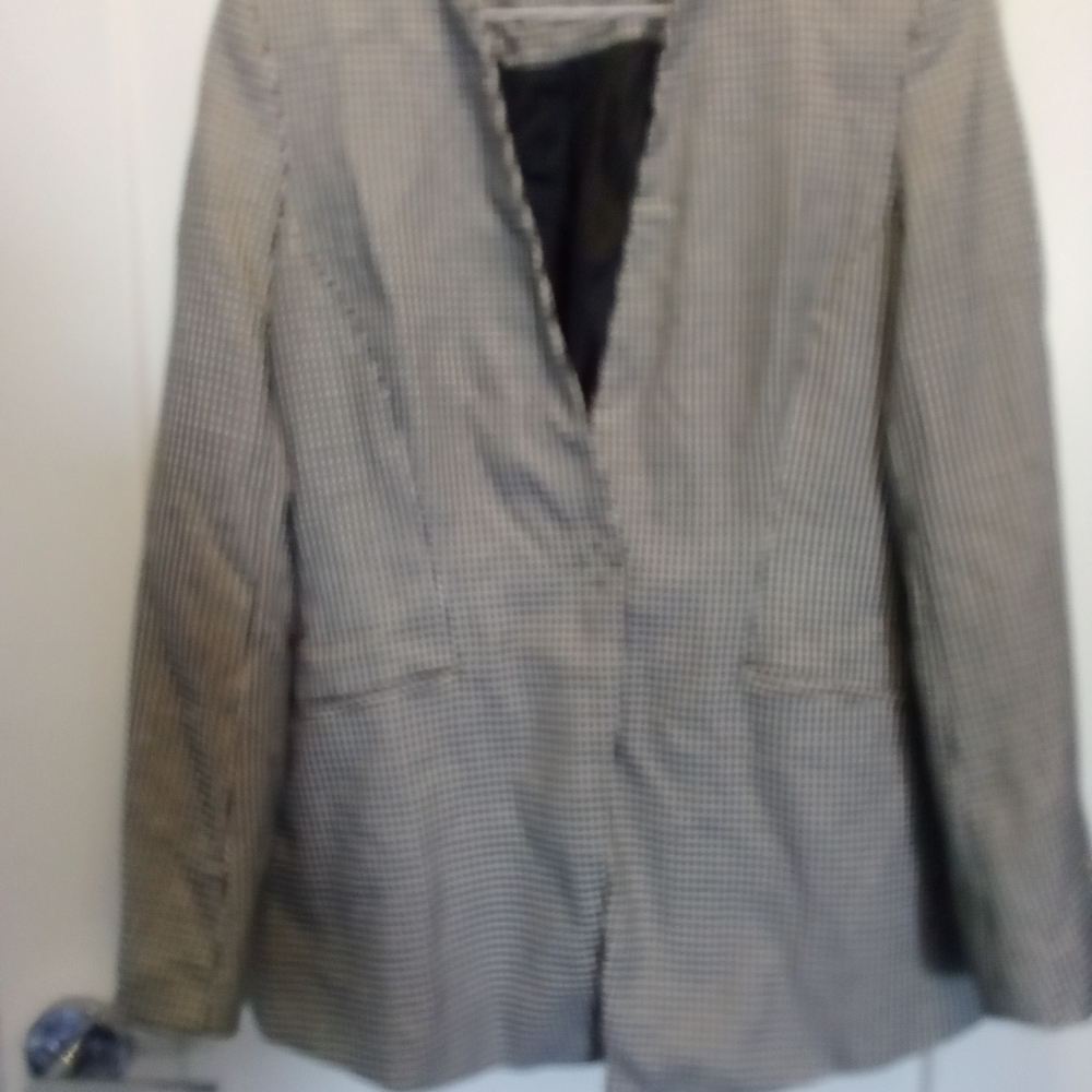 Zara Gray Structured Blazer with Fitted Silhouette
